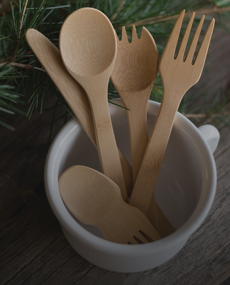 What are the precautions for cleaning and maintenance of wooden tableware